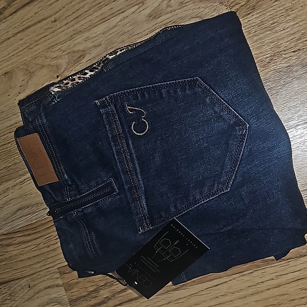 Womens Cenia Covijeans. Size 4 NEW!